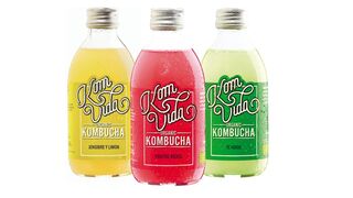 Botellas de kombucha de la marca Komvida